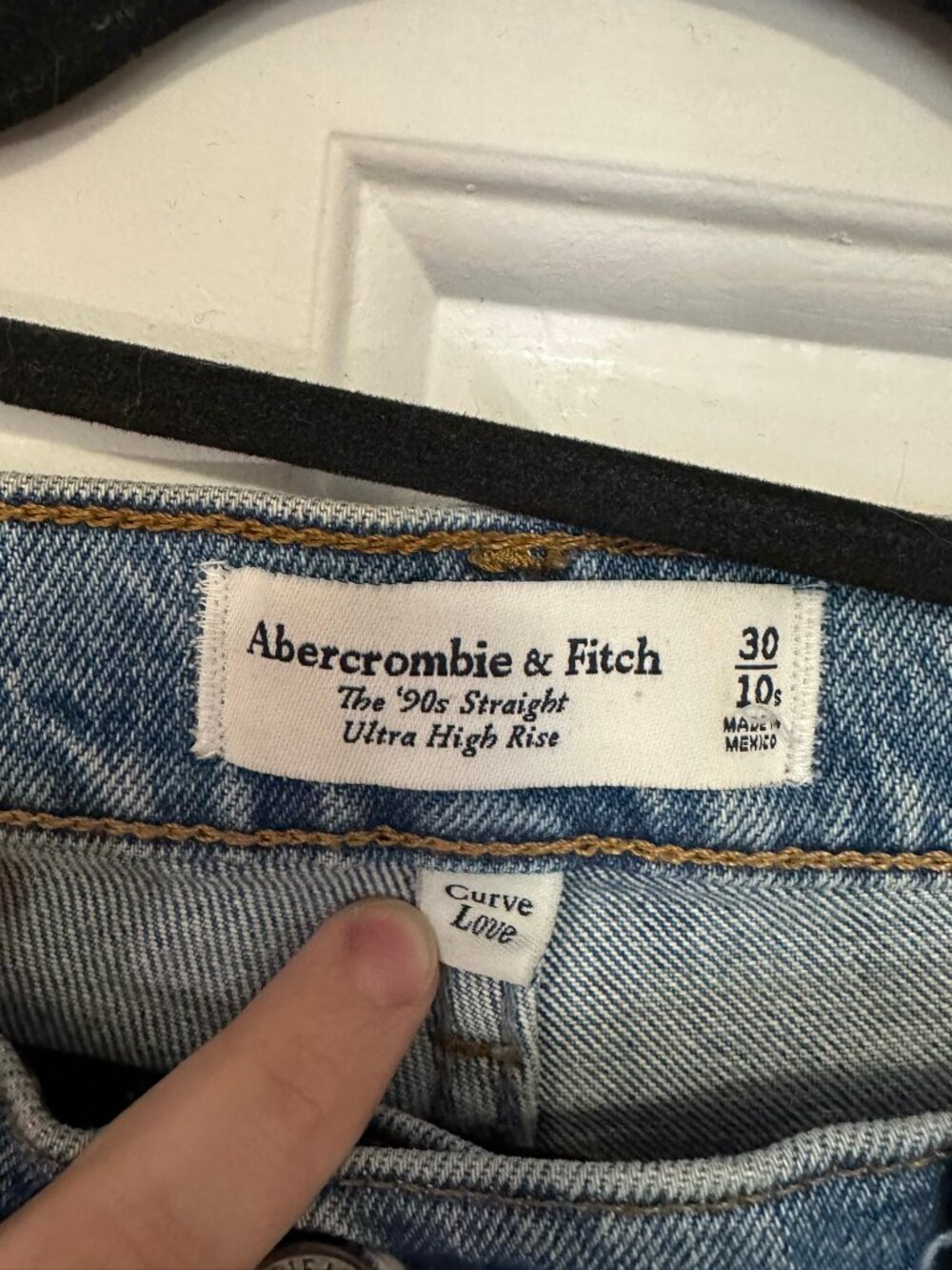 Abercrombie Ultra High Rise 90s Straight Jean - Size 10 short (size 30) - Picture 5 of 7